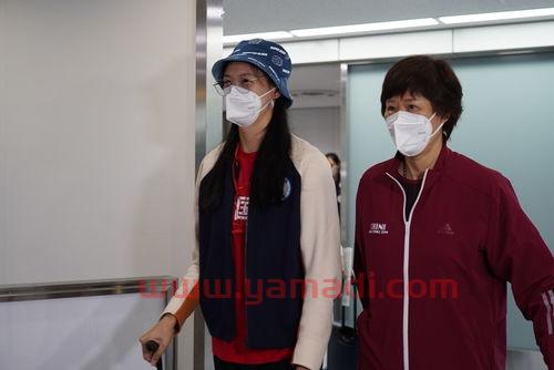中国女排抵达日本成田机场（中国女排从日本回国）