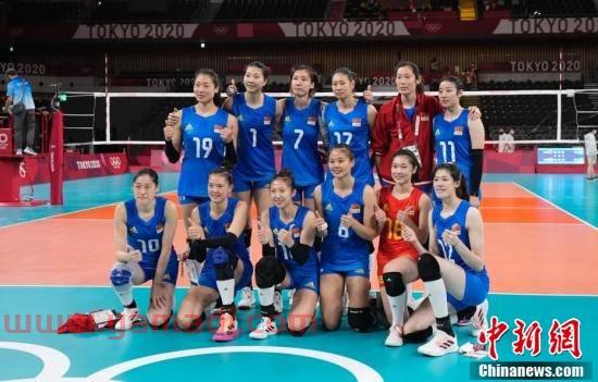 中国女排队员与教练（中国女排队员与教练合照）