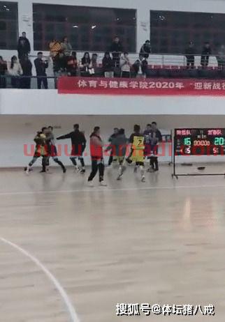 对篮球比赛裁判员处罚决定（篮球裁判员宣判违例的程序）