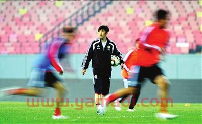 国足主教练女足谁厉害啊(国足女足教练是谁)